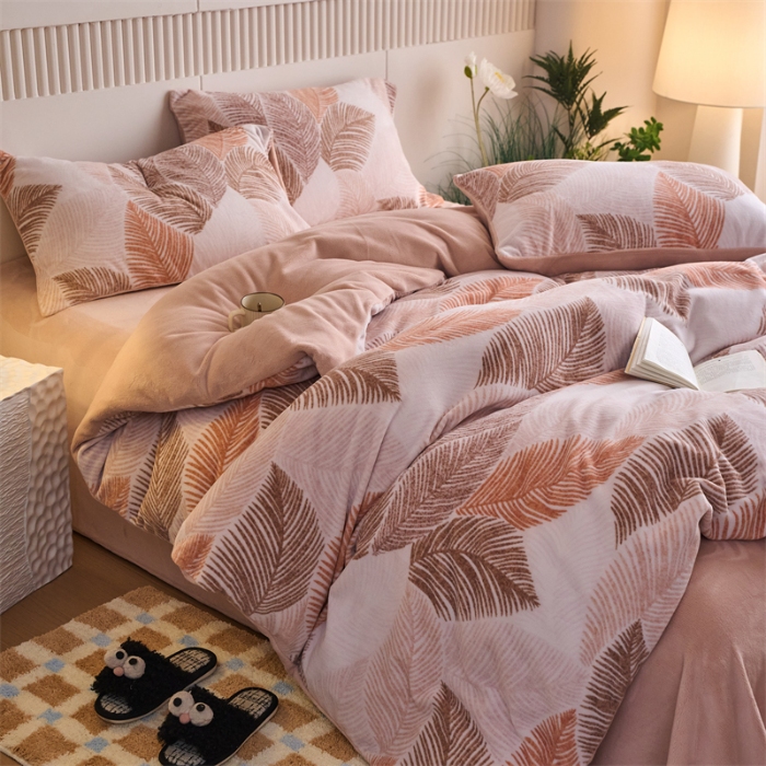 91家纺网 家纺一手货源 找家纺 （总）兰紫橙家纺 2025新款240克高克重印花雅丝绒全消光牛奶绒四件套