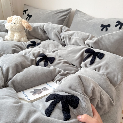 91家纺网 家纺一手货源 找家纺 （总）喜梦缘家纺 2025新款 加厚加密高克重毛巾绣牛奶绒四件套