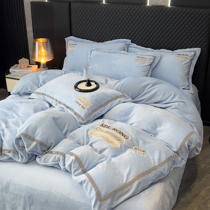 91家纺网 家纺一手货源 找家纺 （总）【苏东来】2025高端加厚保暖外贸轻奢款纯色牛奶绒刺绣花四件套床单被套单品简约绒兔毛绒法莱绒婴儿绒套件