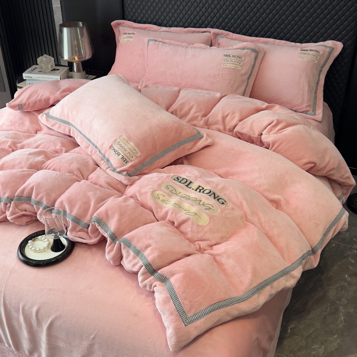 91家纺网 家纺一手货源 找家纺 （总）【苏东来】2025高端加厚保暖外贸轻奢款纯色牛奶绒刺绣花四件套床单被套单品简约绒兔毛绒法莱绒婴儿绒套件