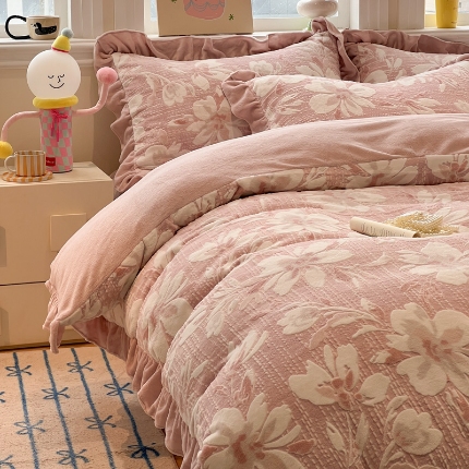 91家纺网 家纺一手货源 找家纺 （总）忆生活家纺 2025新款秋冬韩版公主风5D立体雕花牛奶绒四件套