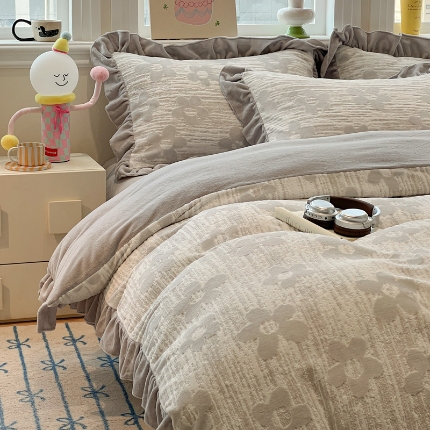 91家纺网 家纺一手货源 找家纺 （总）忆生活家纺 2025新款秋冬韩版公主风5D立体雕花牛奶绒四件套