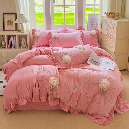 【苏东来】2025高端韩版花边纯色甜美公主赫本风立体盘花牛奶绒刺绣花四件套清新少女婴儿法莱兔绒四件套