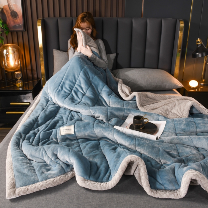 91家纺网 家纺一手货源 找家纺 （总）电商爆款·三层夹棉牛奶绒印花毛毯加棉素色盖毯纯色午睡毯多功能毯子可机洗