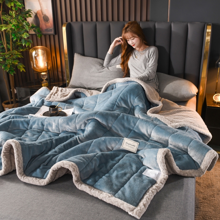 91家纺网 家纺一手货源 找家纺 （总）电商爆款·三层夹棉牛奶绒印花毛毯加棉素色盖毯纯色午睡毯多功能毯子可机洗