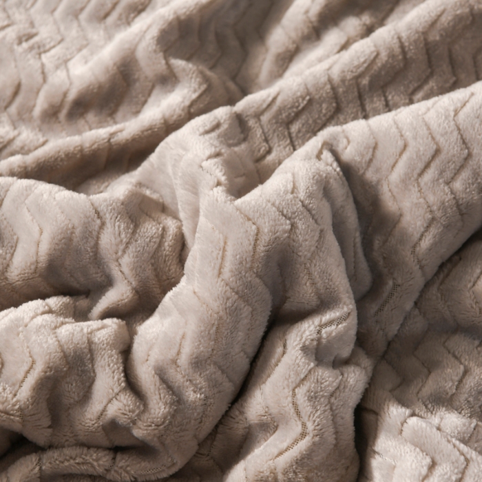 91家纺网 家纺一手货源 找家纺 （总）电商爆款·三层夹棉牛奶绒印花毛毯加棉素色盖毯纯色午睡毯多功能毯子可机洗