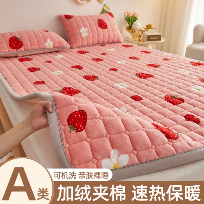 91家纺网 家纺一手货源 找家纺 奇丝雅 2025新款A类牛奶绒床褥床垫软垫家用学生宿舍上下铺寝室床护垫夹棉褥子-大床款套件 草莓物语