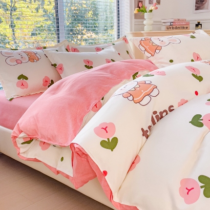 91家纺网 家纺一手货源 找家纺 2025新品磨毛四件套植物羊绒套件床单款床笠款,绿色心情,调皮狗,凯蒂,百变恐龙,春光明媚,春色满园,大吉大利,蝶恋花,动感熊猫,嘟嘟熊,粉玉金兔,花儿朵朵,花香动人,机灵小熊,江山入画,恐龙告白,流连幽香,鸟语花香,糯米团,泡泡爱心,少女日记,糖果乐园,甜甜小兔,甜心花漾,万象更新,喜气洋洋,肖邦恋曲,心情爱恋,欣香花语,幸福定制,熊熊乐园,许愿熊,夜阑珊,云程万里,芸草香,真爱心语蓝