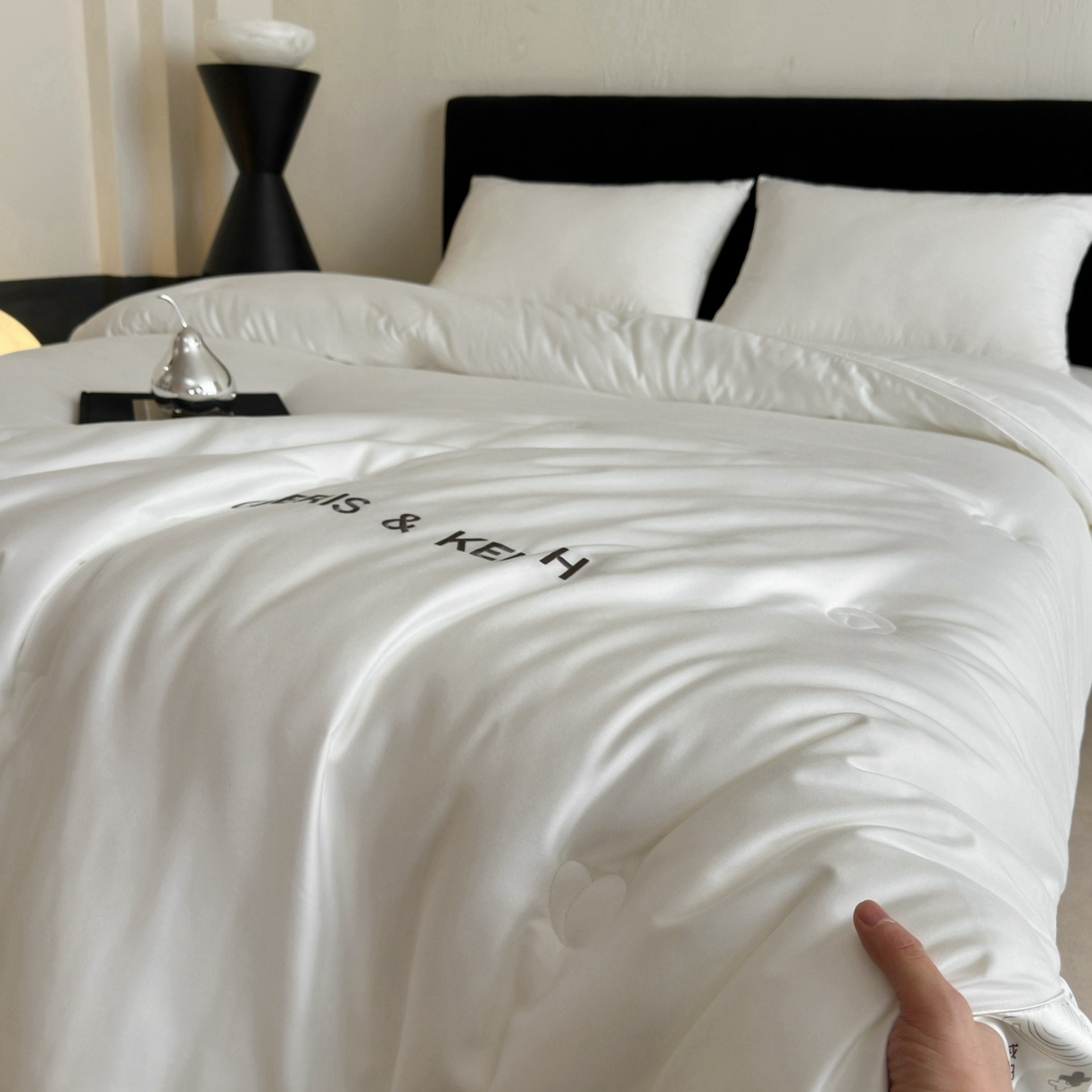 91家纺网 家纺一手货源 找家纺 【极简主义】傲蕾睡梦森林天丝棉混纺绣花款蚕丝羊绒冬被春秋被被芯高端被子