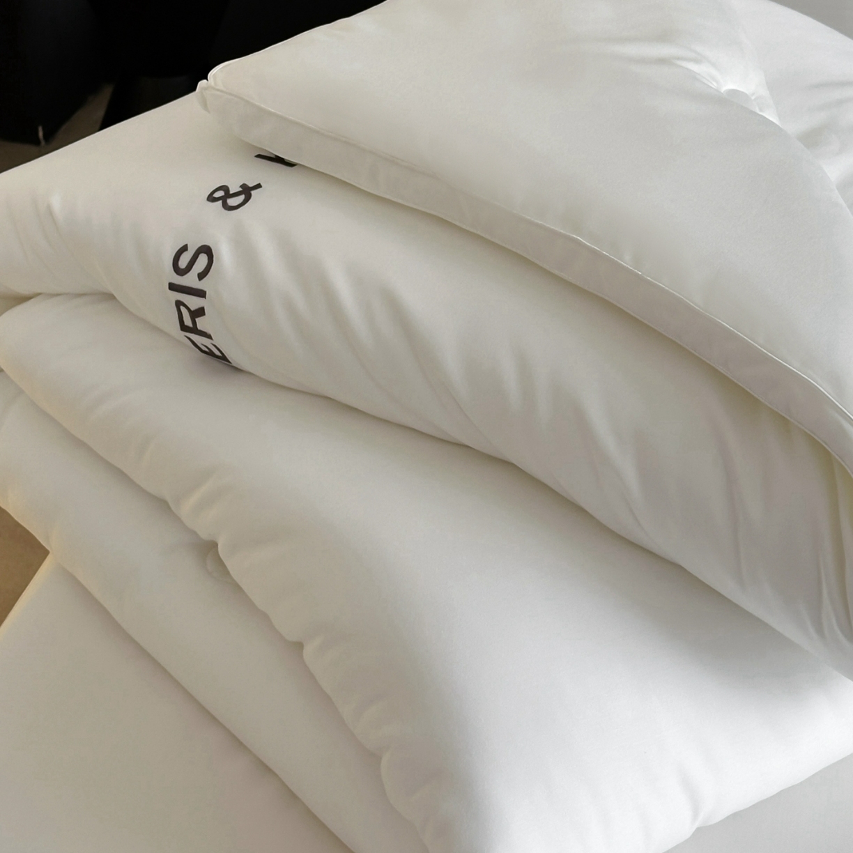 91家纺网 家纺一手货源 找家纺 【极简主义】傲蕾睡梦森林天丝棉混纺绣花款蚕丝羊绒冬被春秋被被芯高端被子