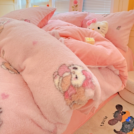 91家纺网 家纺一手货源 找家纺 （总）2025新款直播爆款保暖印花兔毛绒四件套牛奶绒床单款加厚套件