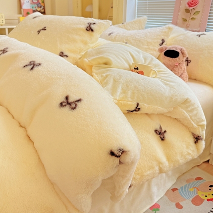 91家纺网 家纺一手货源 找家纺 （总）2025新款直播爆款保暖印花兔毛绒四件套牛奶绒床单款加厚套件