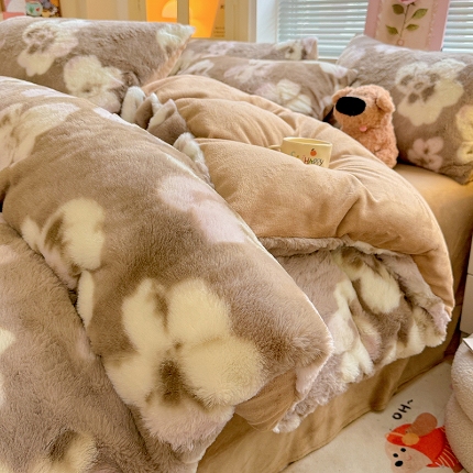 91家纺网 家纺一手货源 找家纺 （总）2025新款直播爆款保暖印花兔毛绒四件套牛奶绒床单款加厚套件