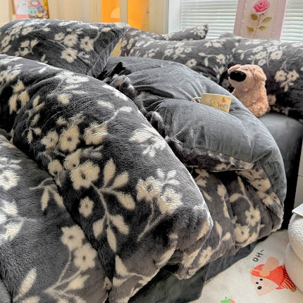 91家纺网 家纺一手货源 找家纺 （总）2025新款直播爆款保暖印花兔毛绒四件套牛奶绒床单款加厚套件