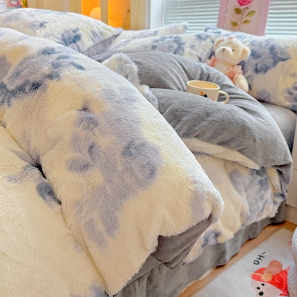 91家纺网 家纺一手货源 找家纺 （总）2025新款直播爆款保暖印花兔毛绒四件套牛奶绒床单款加厚套件