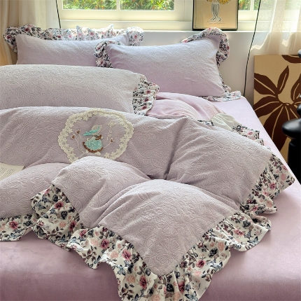 91家纺网 家纺一手货源 找家纺 （总）兰紫橙家纺 2025新款韩式花边款剪花提花牛奶绒四件套