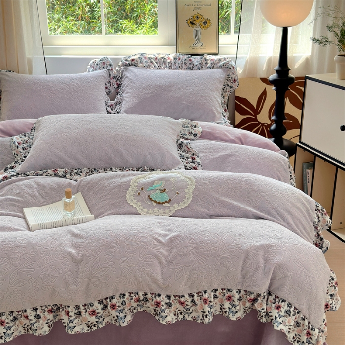 91家纺网 家纺一手货源 找家纺 （总）兰紫橙家纺 2025新款韩式花边款剪花提花牛奶绒四件套