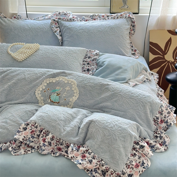 91家纺网 家纺一手货源 找家纺 （总）兰紫橙家纺 2025新款韩式花边款剪花提花牛奶绒四件套