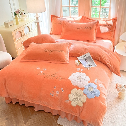 漫布云2025秋冬新款220g全消光大版花卉牛奶绒刺绣款四件套高克重宝宝绒婴儿绒刺绣花四件套