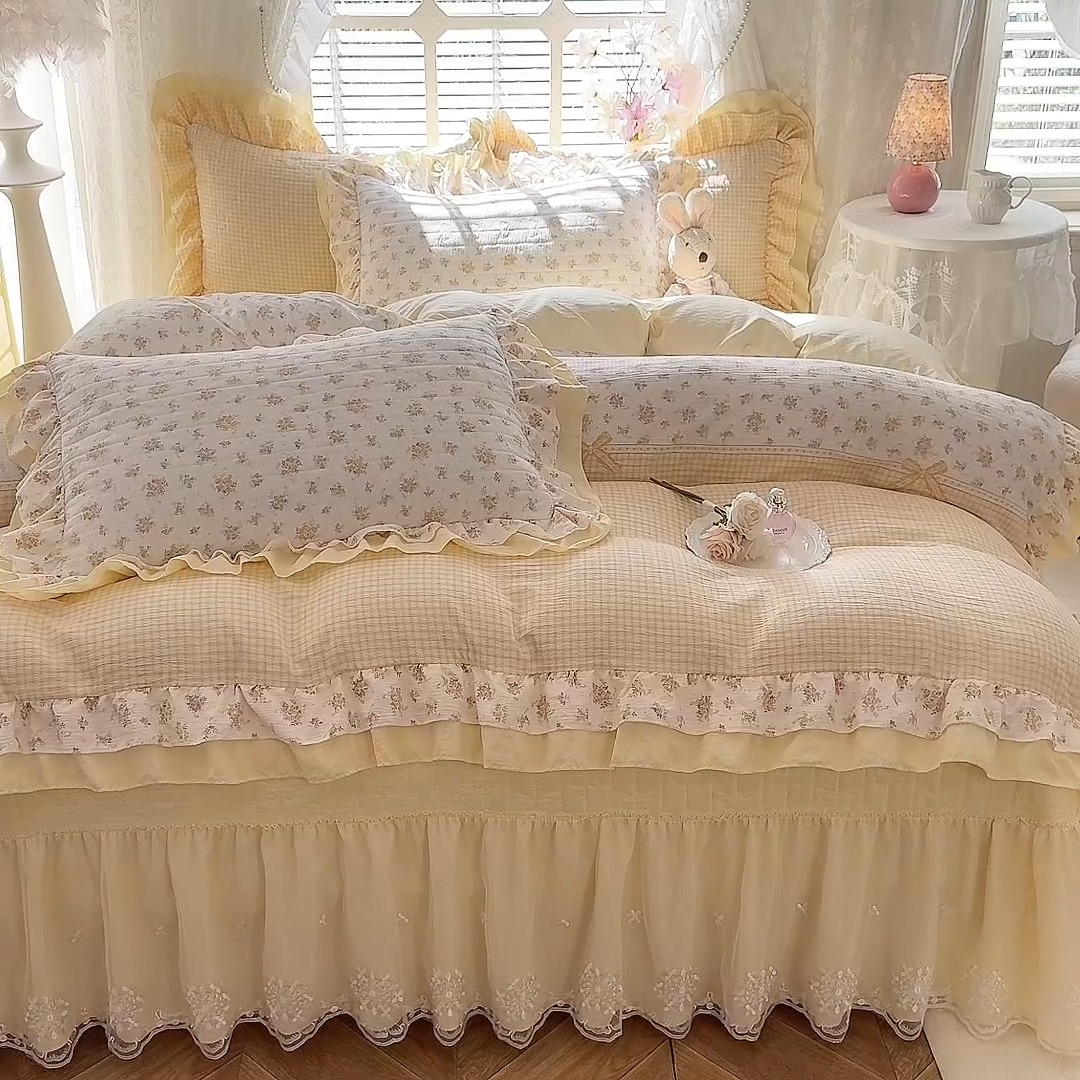 91家纺网 家纺一手货源 找家纺 （总）漫布云家纺2025新款活性印花ins风小碎花软糯水洗棉床盖款四件套全棉纯棉花边款被套