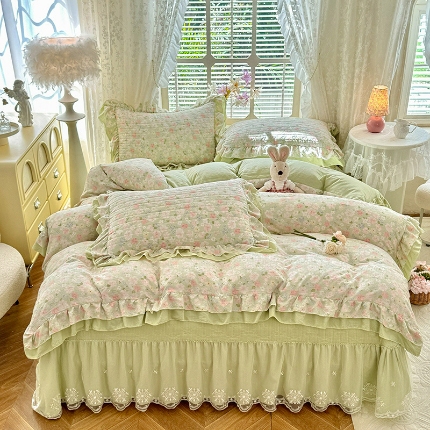 91家纺网 家纺一手货源 找家纺 苏米娜家纺2026春夏新款活性印花ins风小碎花软糯皱皱棉床盖款四件套全棉纯棉花边款被套 兰黛