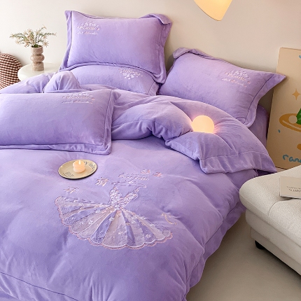 91家纺网 家纺一手货源 找家纺 （总）控价 2025年新款240克全消光A类卡通少女心刺绣牛奶绒四件套-公主请开心