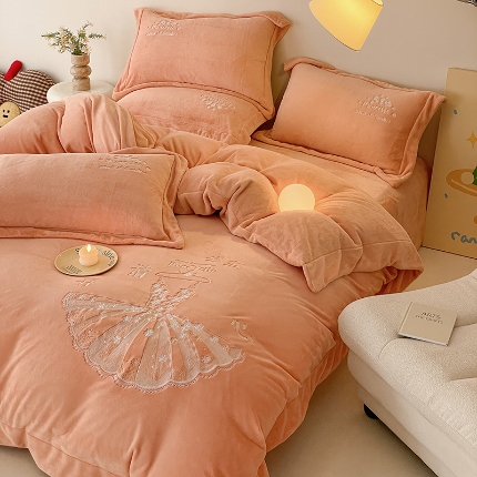 91家纺网 家纺一手货源 找家纺 （总）控价 2025年新款240克全消光A类卡通少女心刺绣牛奶绒四件套-公主请开心