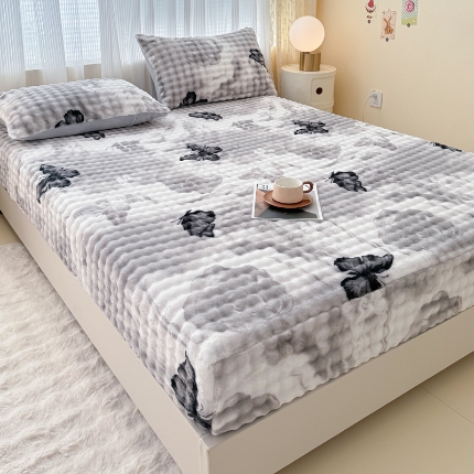 91家纺网 家纺一手货源 找家纺 （总） 2025新款兔兔绒牛奶绒印花单床笠 床笠三件套 单枕套