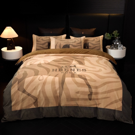 91家纺网 家纺一手货源 找家纺 （总）控价 专版花型  2025新款240克A类全消光数码印花牛奶绒四件套-奥弗恩