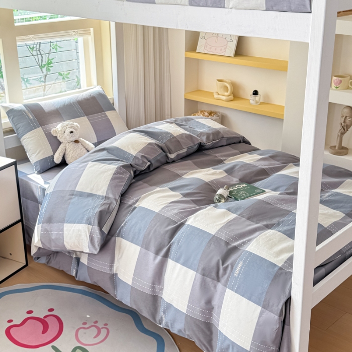 91家纺网 家纺一手货源 找家纺 （总）【苏东来】2025简约13372纯棉全棉学生三件套宿舍上下铺全棉纯棉格子印花三件套件单品被套床单枕套学生季