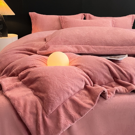 91家纺网 家纺一手货源 找家纺 （总）控价 专版花型  2025年新款240克9.2斤全消光A类烂花牛奶绒四件套-蝴蝶戏花