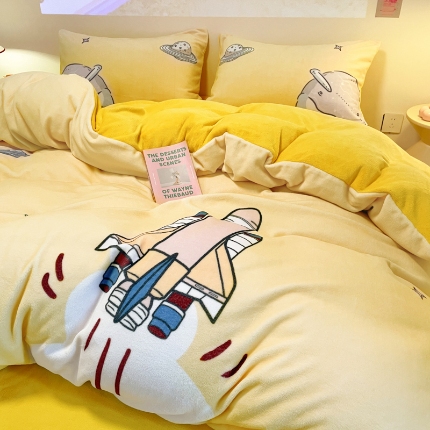 91家纺网 家纺一手货源 找家纺 （总）控价 2025年新款 专版花型 240克全消光A类儿童牛奶绒四件套-飞行游 