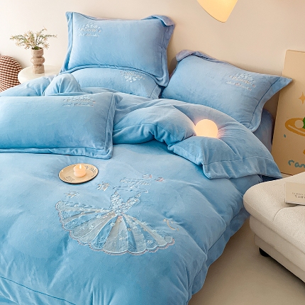 91家纺网 家纺一手货源 找家纺 （总）控价 2025年新款240克全消光A类卡通少女心大刺绣牛奶绒四件套-公主请开心