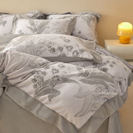 91家纺网 家纺一手货源 找家纺 （总）控价 2025新款高克重9.2斤240克A类全消光印花拼角牛奶绒四件套-铃兰