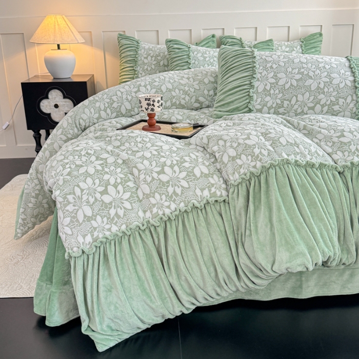 91家纺网 家纺一手货源 找家纺 2025苏东来家纺加厚保暖雕花绒工艺款四件套爆款牛奶绒绣花刺绣套件 华尔兹卡其（富婆专享）