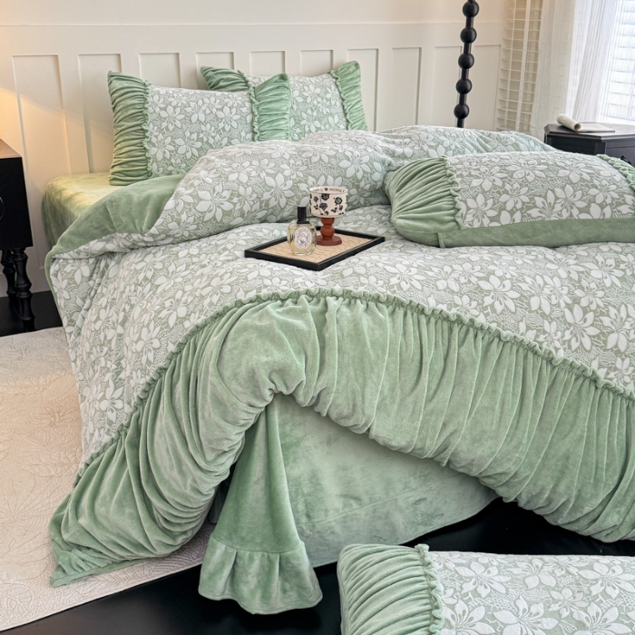 91家纺网 家纺一手货源 找家纺 2025苏东来家纺加厚保暖雕花绒工艺款四件套爆款牛奶绒绣花刺绣套件 华尔兹水绿（富婆专享）