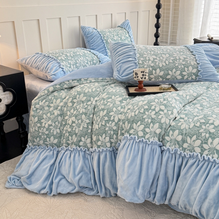 91家纺网 家纺一手货源 找家纺 2025苏东来家纺加厚保暖雕花绒工艺款四件套爆款牛奶绒绣花刺绣套件 华尔兹天蓝（富婆专享）