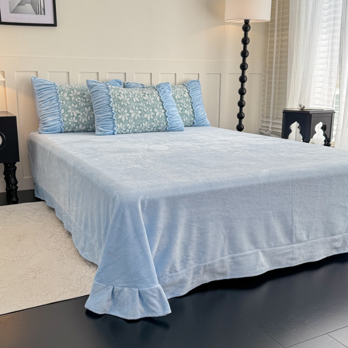 91家纺网 家纺一手货源 找家纺 2025苏东来家纺加厚保暖雕花绒工艺款四件套爆款牛奶绒绣花刺绣套件 华尔兹天蓝（富婆专享）