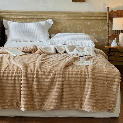 91家纺网 家纺一手货源 找家纺 （总）艾咪 2025新款立体抽条纹双层毯子仿兔绒羊羔绒毛毯