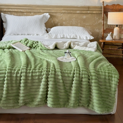 91家纺网 家纺一手货源 找家纺 （总）艾咪 2025新款立体抽条纹双层毯子仿兔绒羊羔绒毛毯