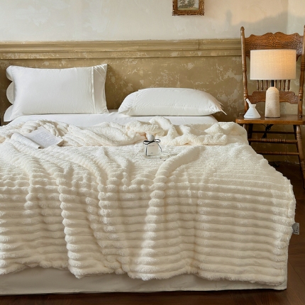 91家纺网 家纺一手货源 找家纺 （总）艾咪 2025新款立体抽条纹双层毯子仿兔绒羊羔绒毛毯
