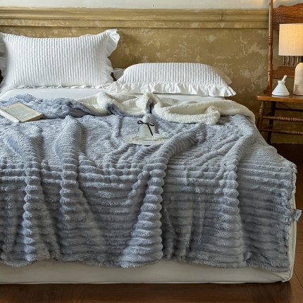 91家纺网 家纺一手货源 找家纺 （总）艾咪 2025新款立体抽条纹双层毯子仿兔绒羊羔绒毛毯