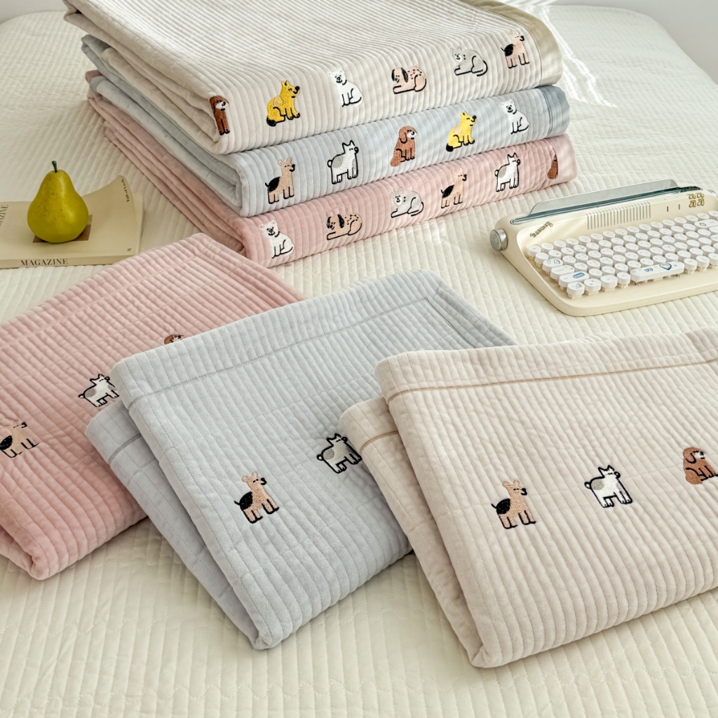 91家纺网 家纺一手货源 找家纺 （总）法芙娜家纺 2025新款可爱刺绣宝宝绒床盖三件套