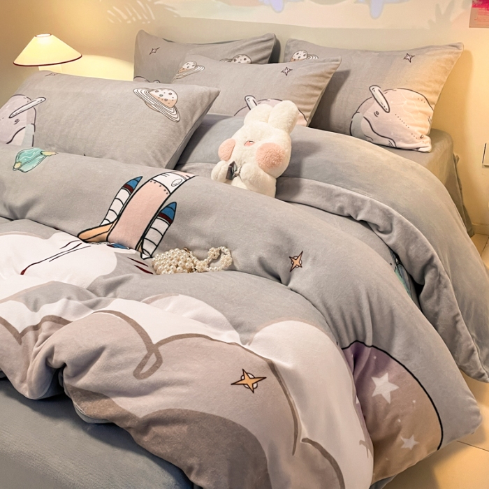 91家纺网 家纺一手货源 找家纺 （总）控价 2025年新款 专版花型 240克全消光A类儿童牛奶绒四件套-飞行游 