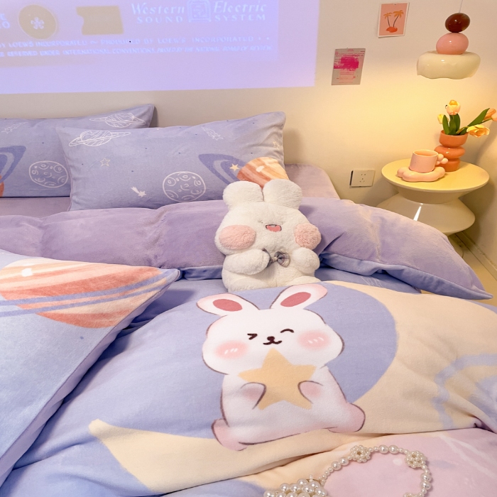 91家纺网 家纺一手货源 找家纺 （总）控价 2025年新款 专版花型 240克全消光A类儿童牛奶绒四件套-萌萌兔