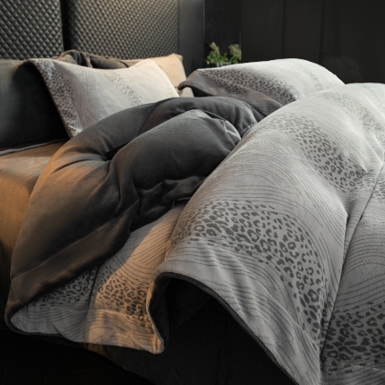 （总）控价 2025新款 专版花型 高克重240克全消光A类印花牛奶绒四件套-有风