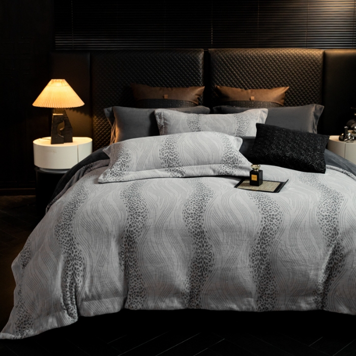 91家纺网 家纺一手货源 找家纺 （总）控价 2025新款 专版花型 高克重240克全消光A类印花牛奶绒四件套-有风