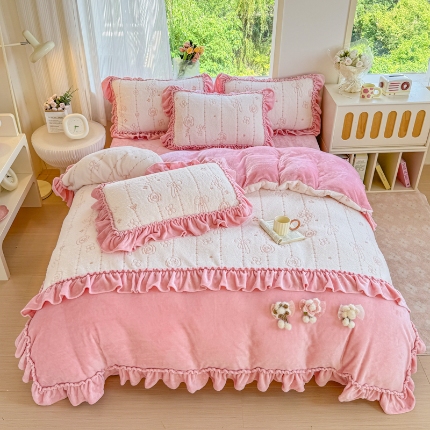 91家纺网 家纺一手货源 找家纺 （总）苏东来家纺2025兔毛绒韩版工艺款花边牛奶绒四件套刺绣绣花套件