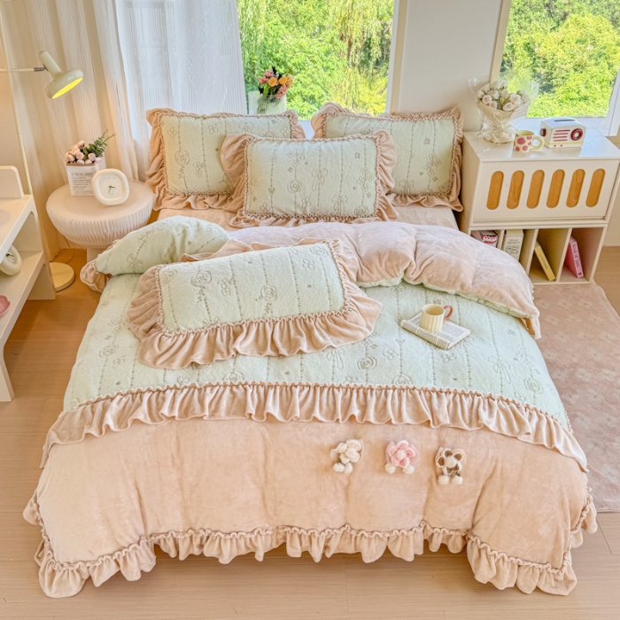 91家纺网 家纺一手货源 找家纺 （总）苏东来家纺2025兔毛绒韩版工艺款花边牛奶绒四件套刺绣绣花套件