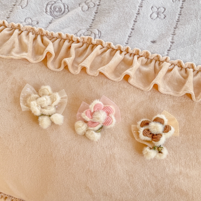 91家纺网 家纺一手货源 找家纺 苏东来家纺2025兔毛绒韩版工艺款花边牛奶绒四件套刺绣绣花套件 甜心公主灰